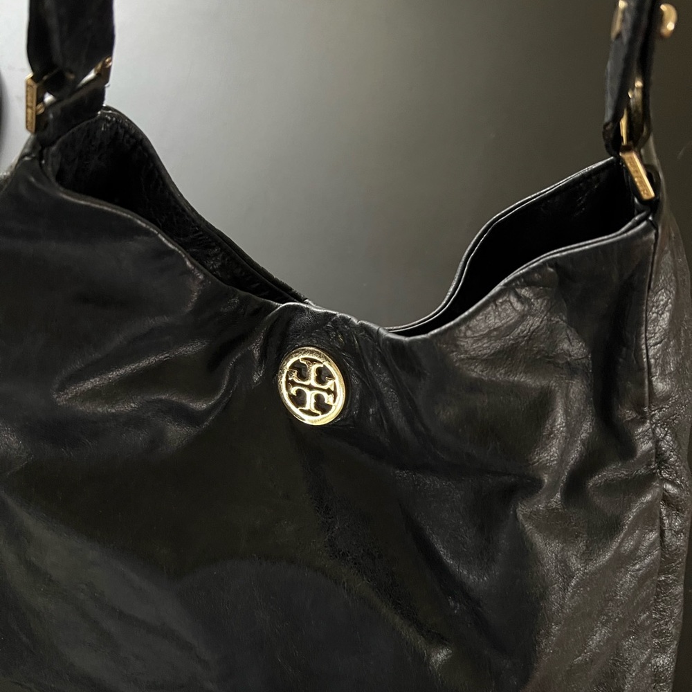 Tory Burch Black Leather Hobo Shoulder Bag with Magnet Clasp